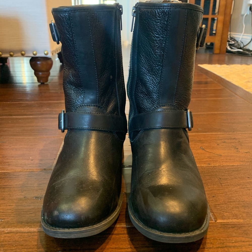 UGG women Chaney boots